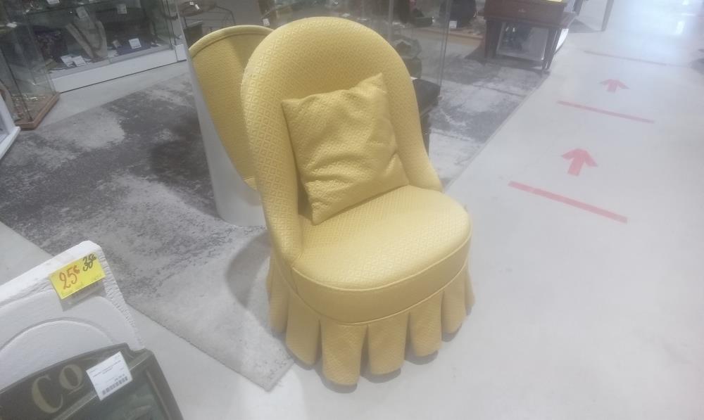 FAUTEUIL JAUNE CRAPAUD EN L'ETAT