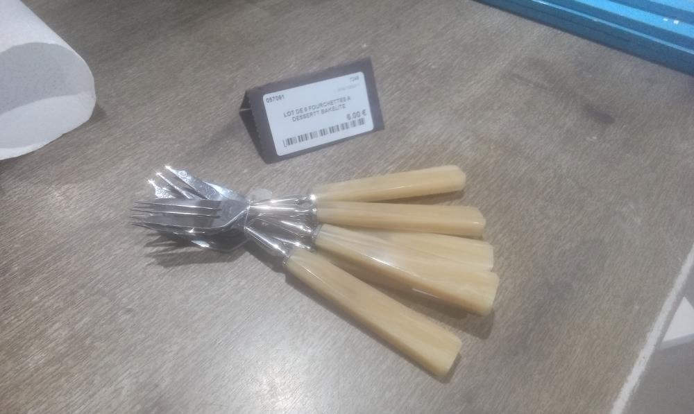 LOT DE 6 FOURCHETTES A DESSERTT BAKELITE