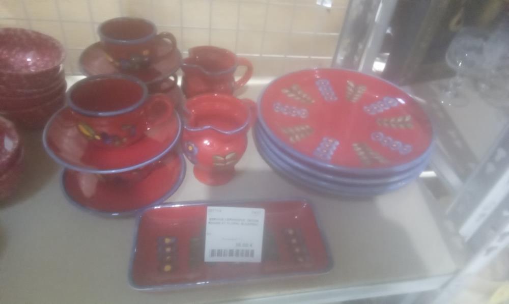 SERVICE CERAMIQUE  DECOR ROUGE ET FLORAL BUDAPEST