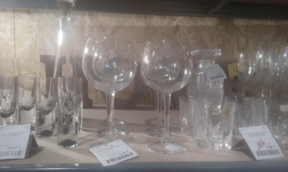 LOT DE 6 VERRES A PIED A VIN