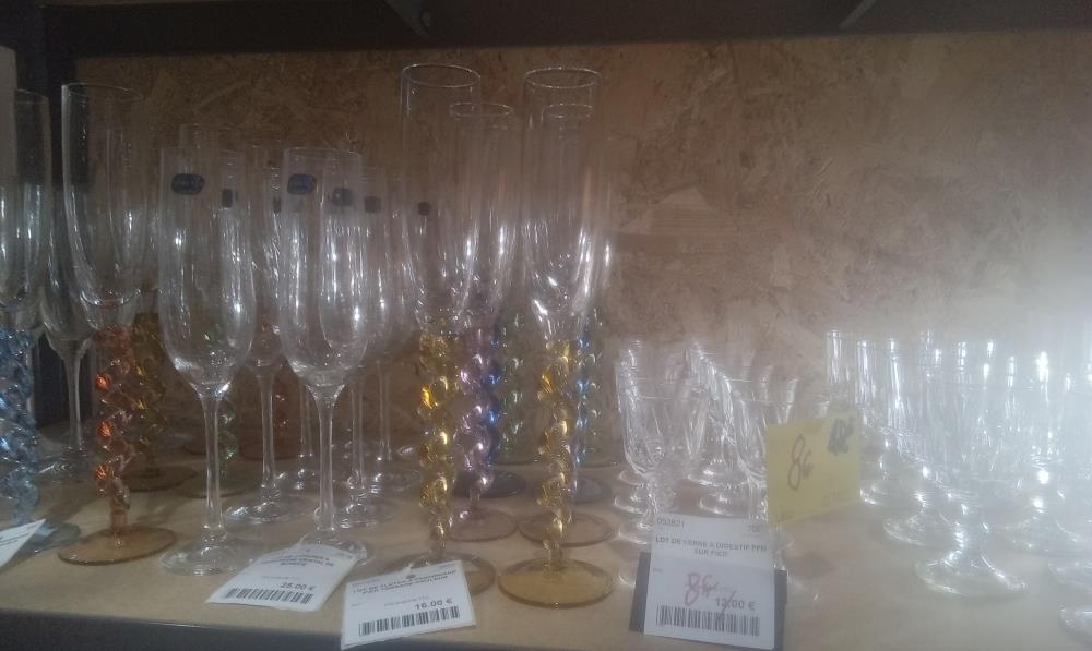 LOT DE FLUTES A CHAMPAGNE PIED TORSADE COULEUR