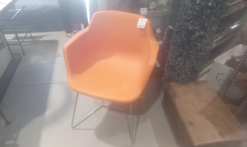 FAUTEUIL ORANGE ET METAL PROINCO
