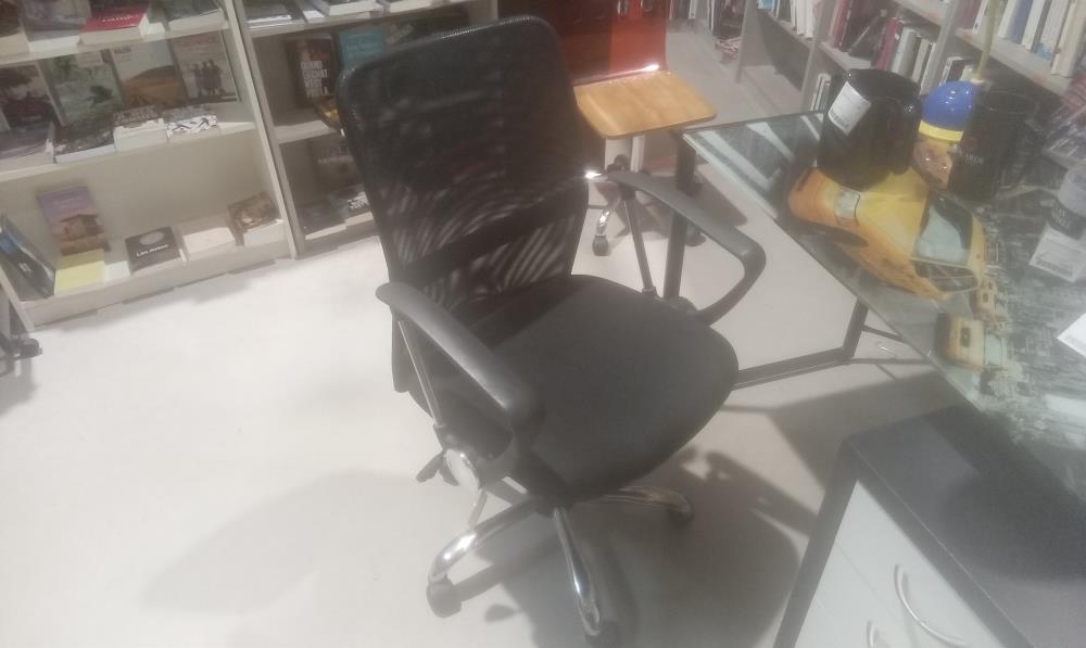 FAUTEUIL DE BUREAU SUR ROULETTE