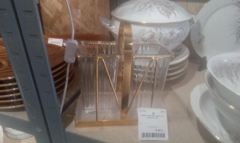 PORTE COUVERT METAL ET DORE ET PVC