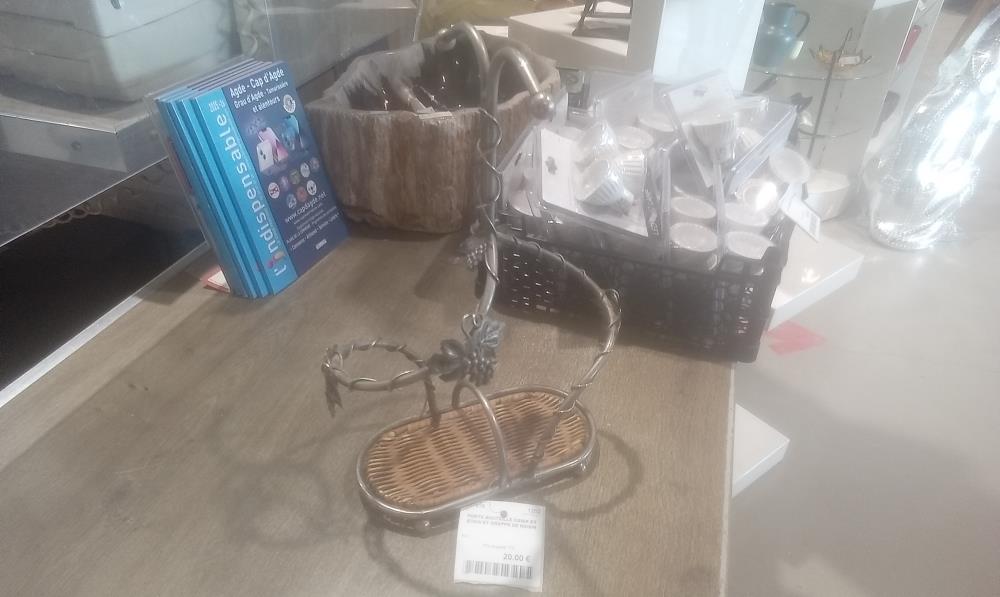 PORTE BOUTEILLE OSIER ET ETAIN ET GRAPPE DE RAISIN
