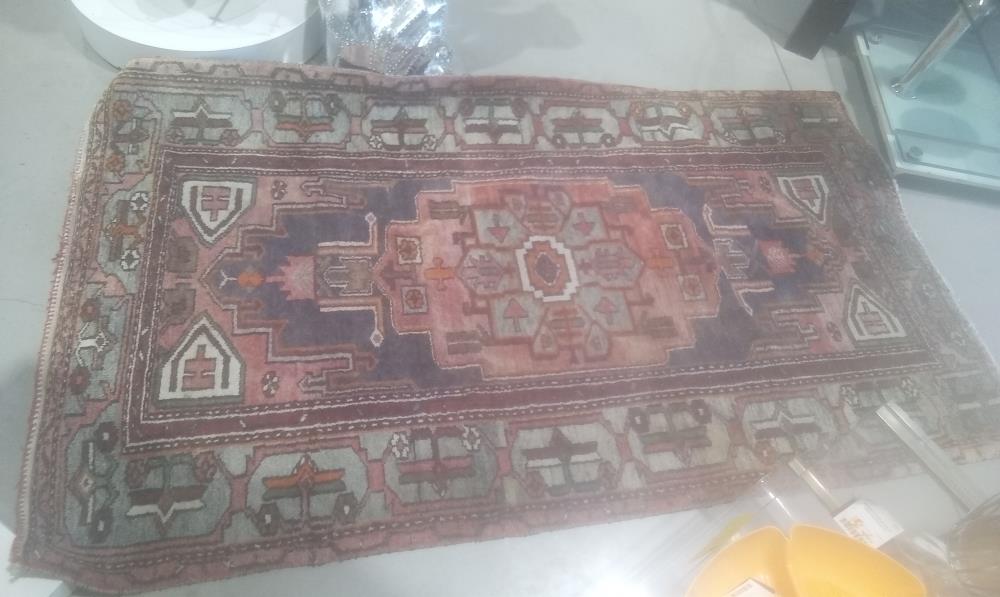 TAPIS FAIT MAIN IRAN TALEGAN LAINE FOND ROUGE