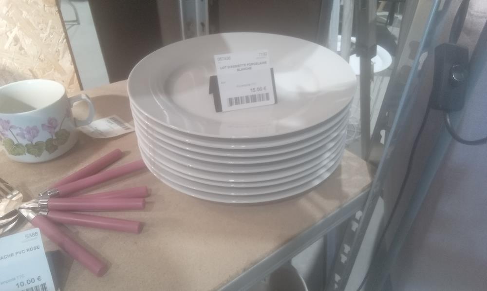 LOT D'ASSIETTE PORCELAINE BLANCHE