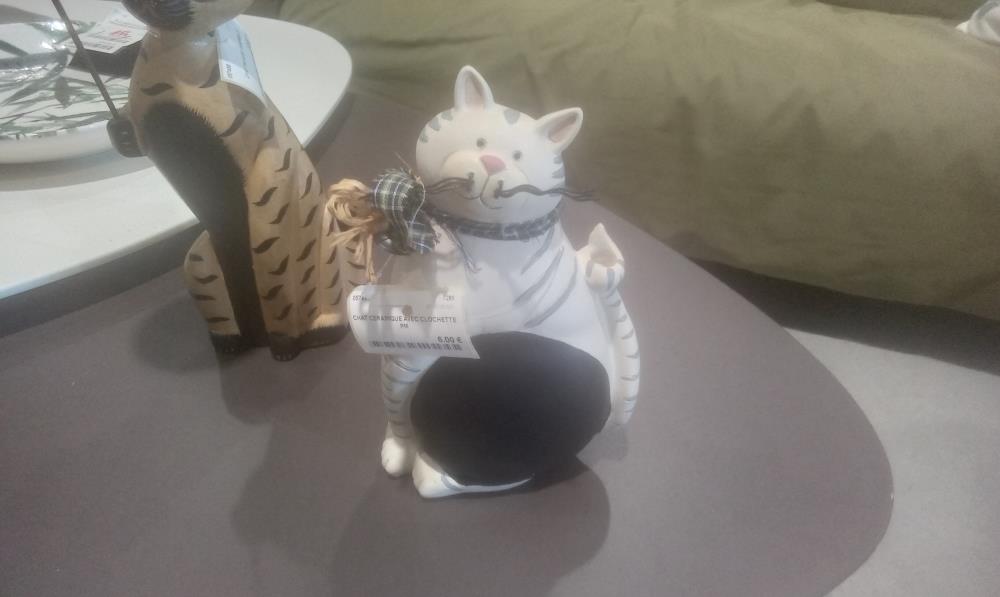 CHAT CERAMIQUE AVEC CLOCHETTE PM