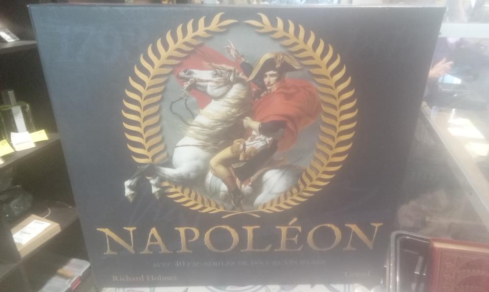 LIVRE NAPOLEON  AVEC 40 FAC-SIMILES NON SOLDE
