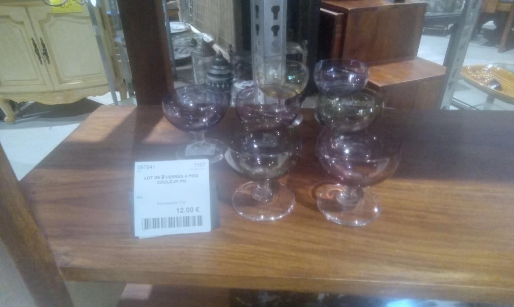 LOT DE 8 VERRES A PIED COULEUR PM