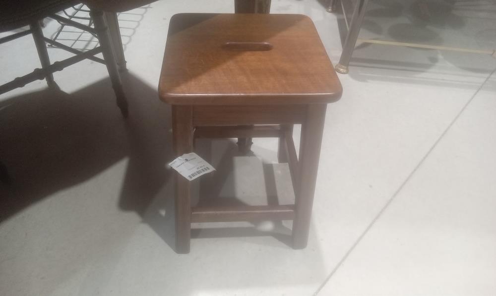 TABOURET CHENE MASSIF
