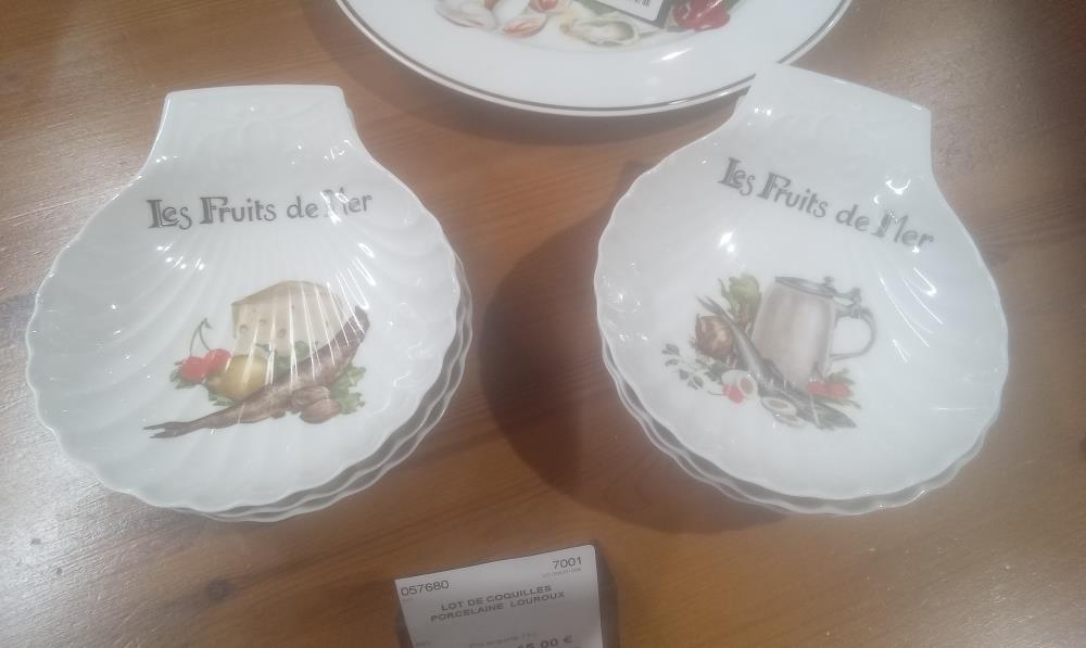 LOT DE COQUILLES PORCELAINE  LOUROUX