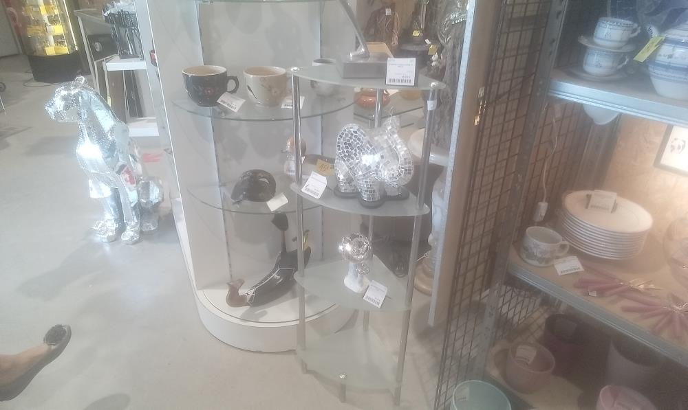 ETAGERE D'ANGLE VERRE ET METAL