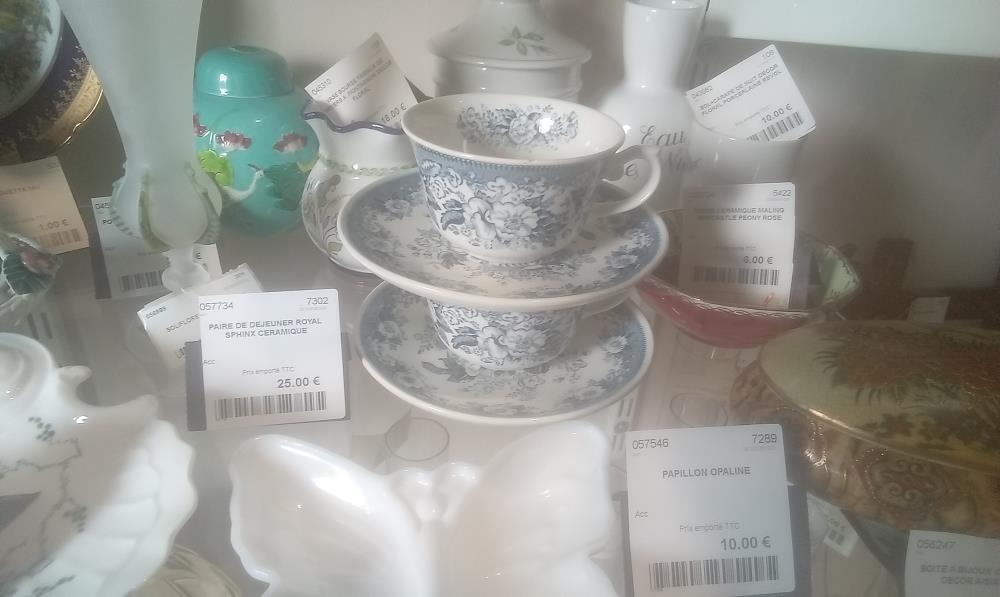 PAIRE DE DEJEUNER ROYAL SPHINX CERAMIQUE