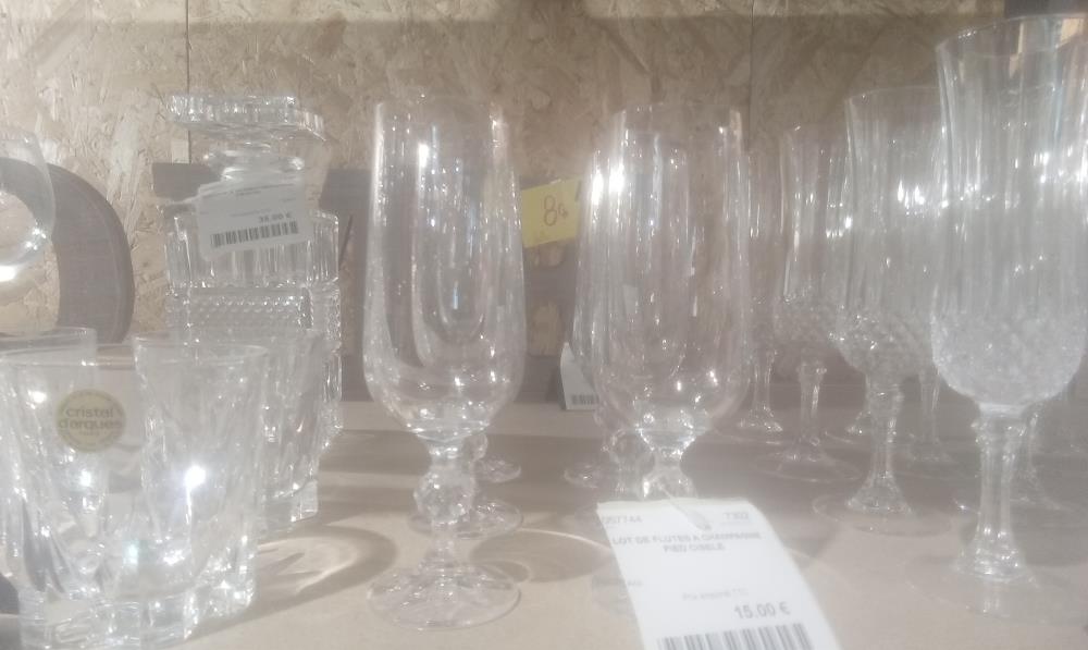 LOT DE FLUTES A CHAMPAGNE PIED CISELE