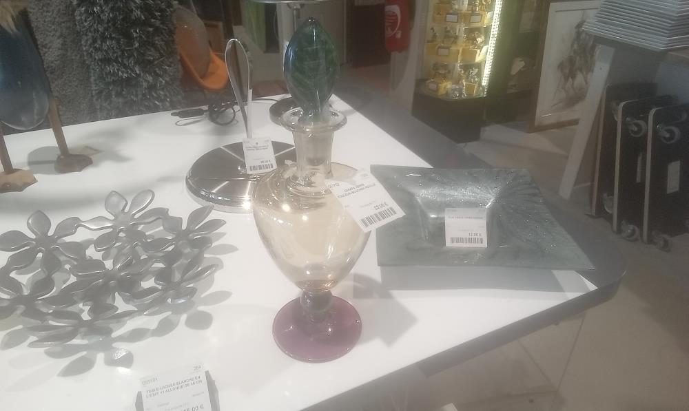 CARAFE VERRE COULEUR+BOUCHON FEUILLE