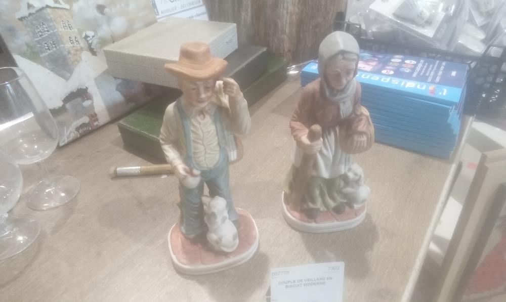 COUPLE DE VEILLARD EN BISCUIT MODERNE