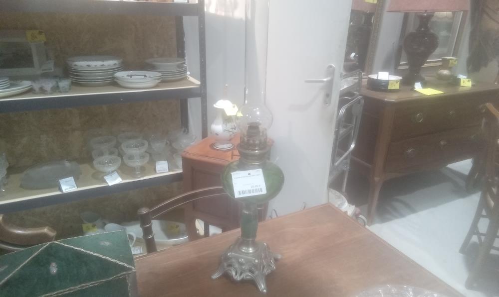 LAMPE A PETROLE PIED VERT