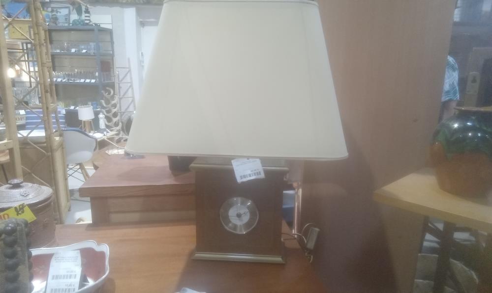 LAMPE AVEC MONTRE+ABATJOUR BEIGE