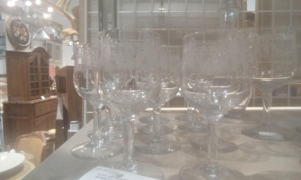 LOT DE VERRES A PIED APERITIF FRISE NOEUD