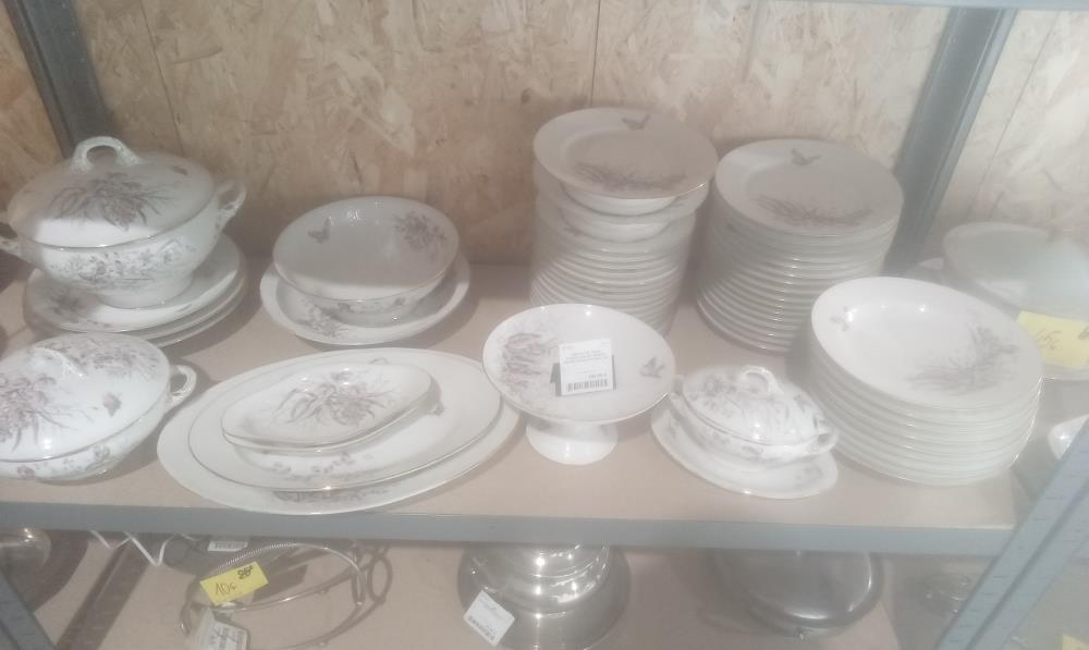 SERVICE DE TABLE PORCELAINE DE LIMOGES DECOR FAUNE ETFLORAL GM