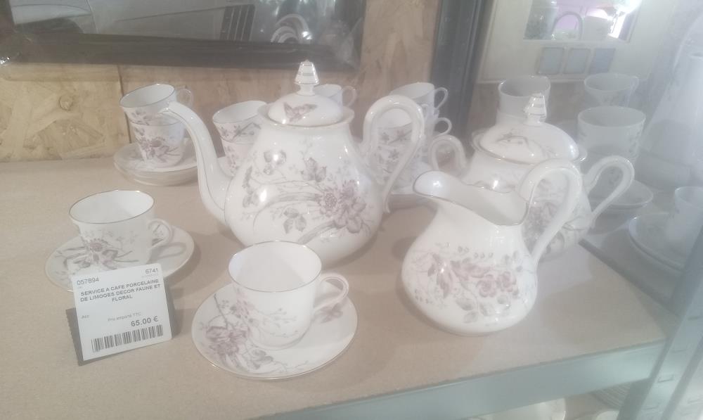 SERVICE A CAFE PORCELAINE DE LIMOGES DECOR FAUNE ET FLORAL