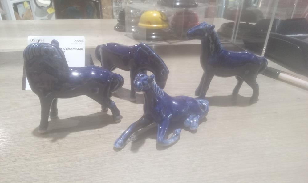 LOT DE 4 CHEVAUX CERAMIQUE BLEUS PM