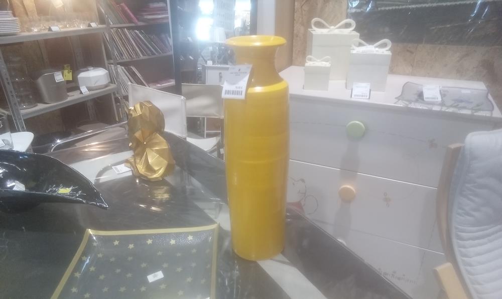 VASE TERRE CUITE JAUNE DESIGN