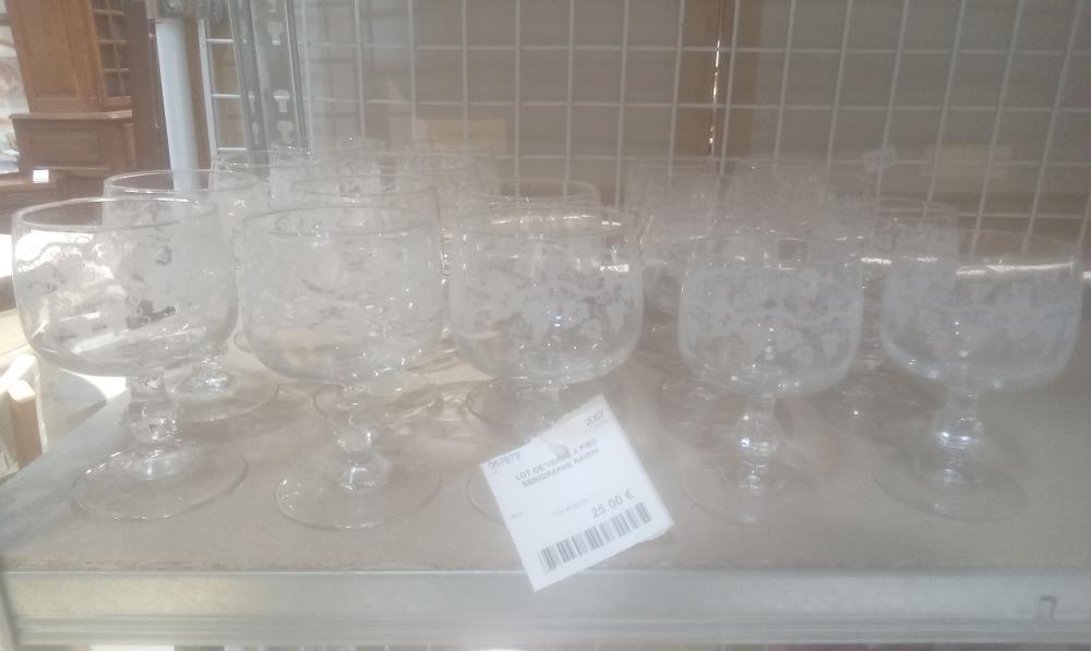 LOT DE VERRE A PIED SERIGRAPHE RAISIN