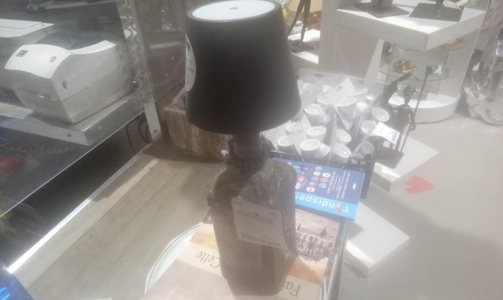 BOUTEILLE JACK DANIEL TRANSFORMEE EN LAMPE