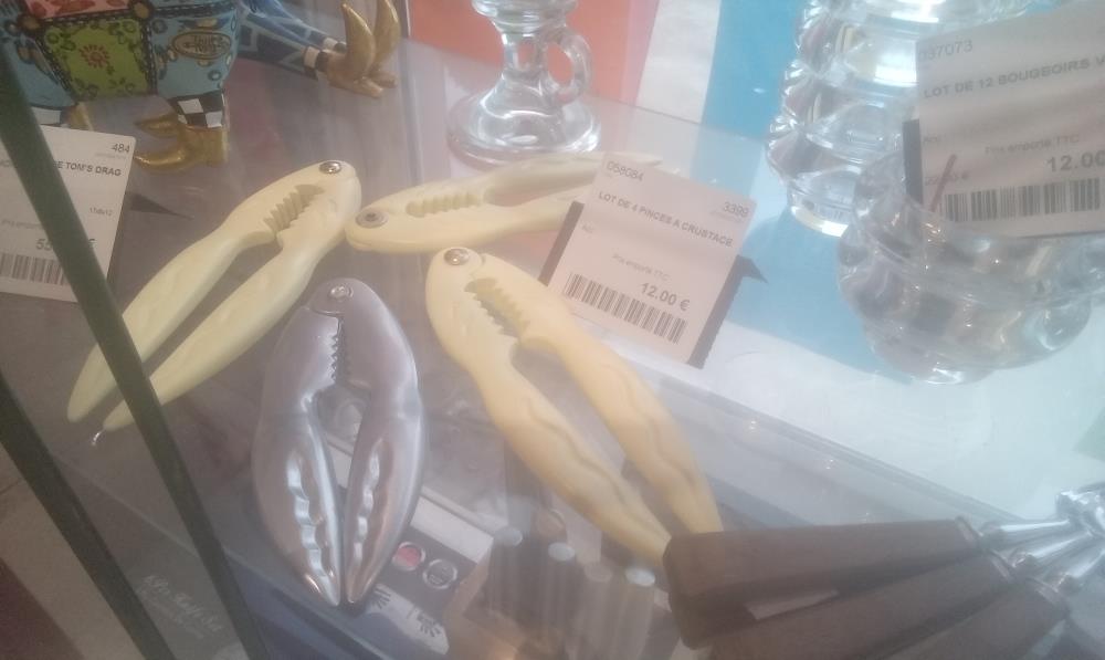 LOT DE 4 PINCES A CRUSTACE