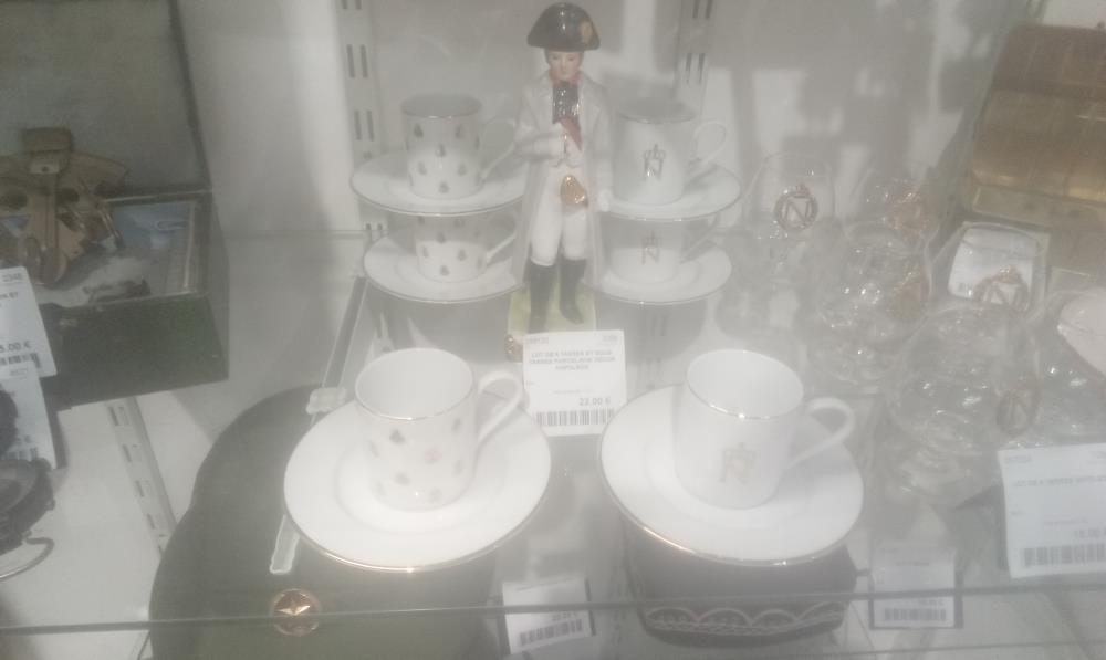 LOT DE 6 TASSES ET SOUS TASSES PORCELAINE DECOR NAPOLEON