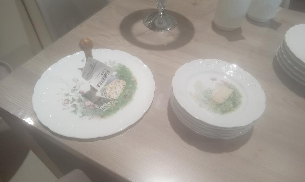 SERVICE A FROMAGE PORCELAINE LIERRE SAUVAGE