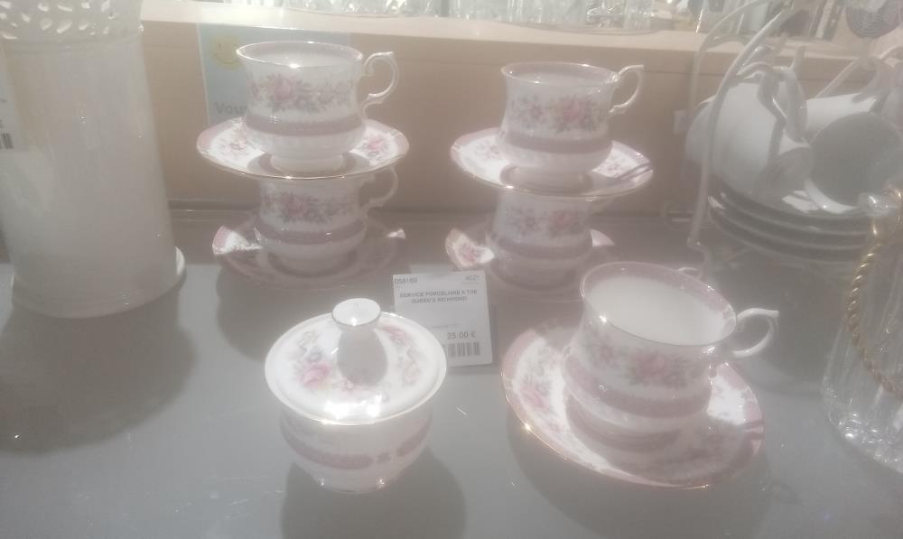 SERVICE PORCELAINE A THE QUEEN'S RICHMOND