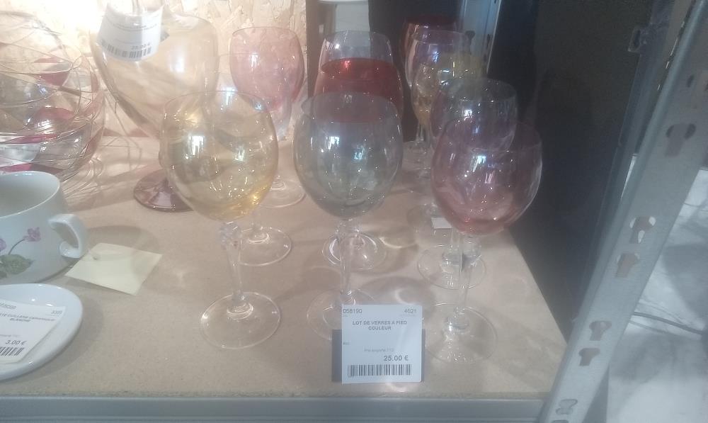LOT DE VERRES A PIED COULEUR