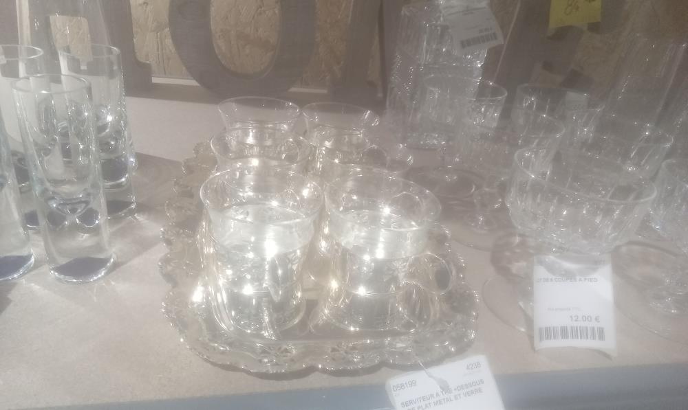 SERVITEUR A THE +DESSOUS DE PLAT METAL ET VERRE