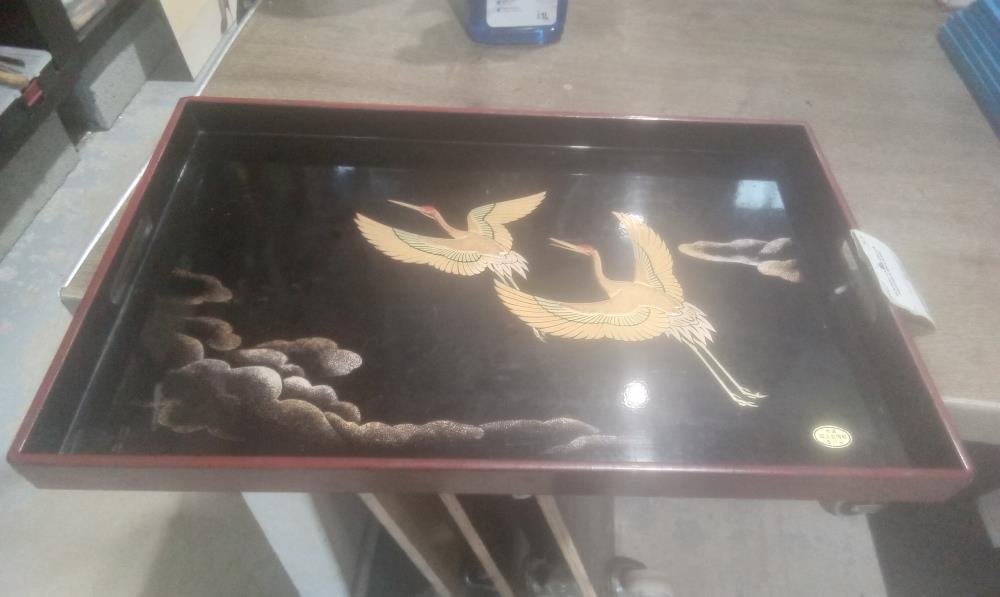 PLATEAU LAQUE DECOR ASIATIQUE EN L'ETAT