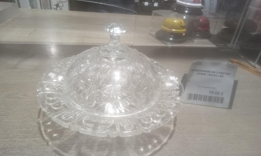 BONBONNIERE EN 2 PARTIES VERRE TRAVAILLEE