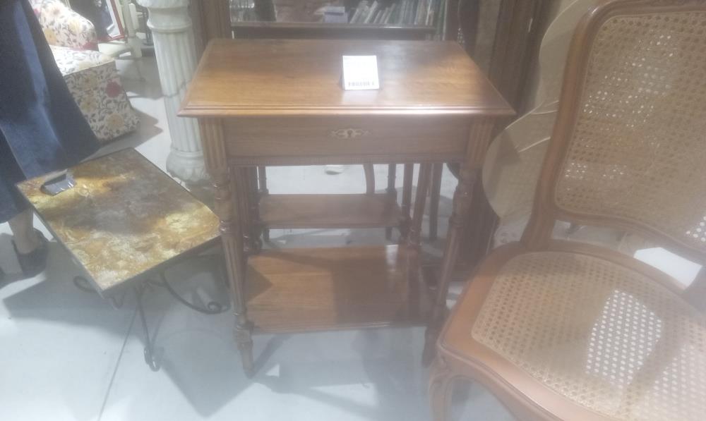 TRAVAILLEUSE 1ABATTANT STYLE LOUIS XVI+CLEF EN NOYER MASSIF