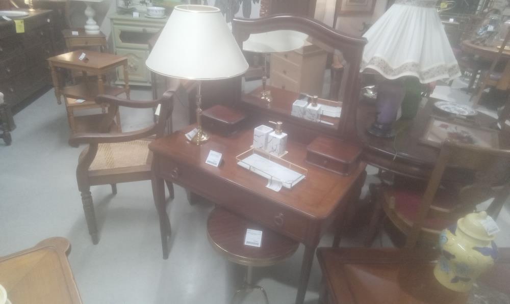 COIFFEUSE PLACAGE DE NOYER STYLE 1900 EN 2 PARTIES AVEC 3 TIROIRS