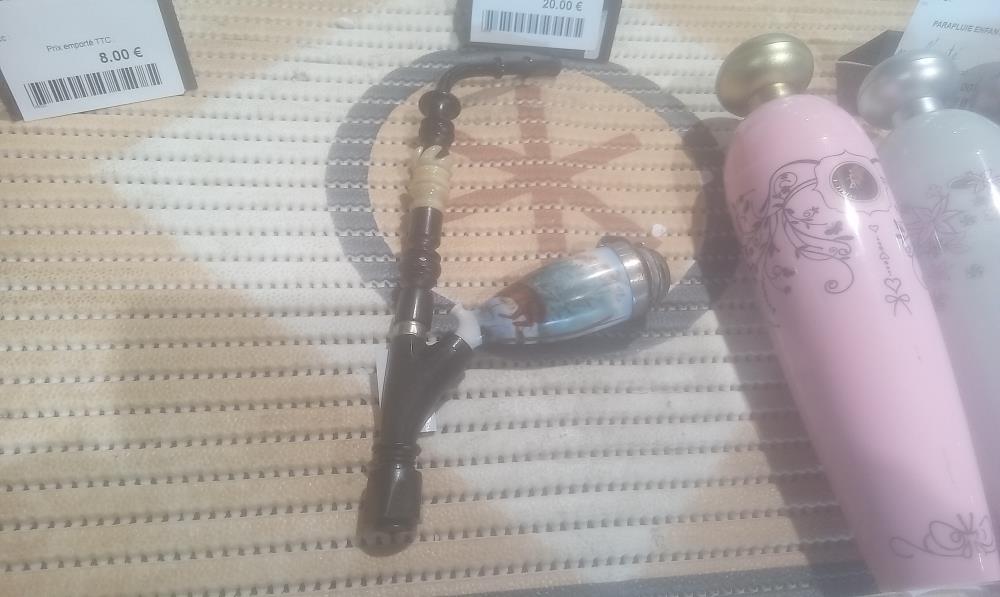 PIPE DECORATIVE CERAMIQUE ET RESINE