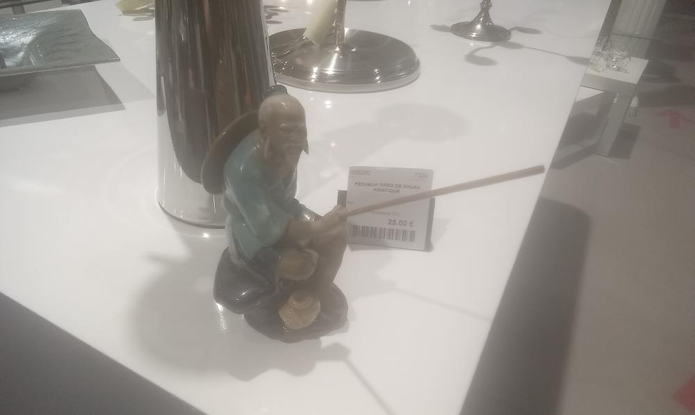 PECHEUR GRES DE SHUAN ASIATIQUE