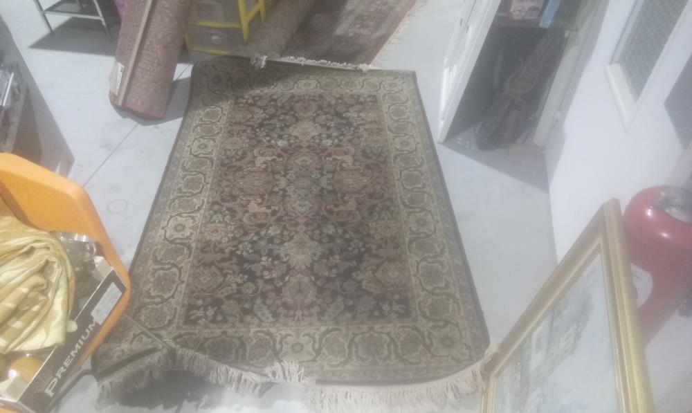 TAPIS LAINE FOND MARRON ET DECOR BEIGE A FRANGE