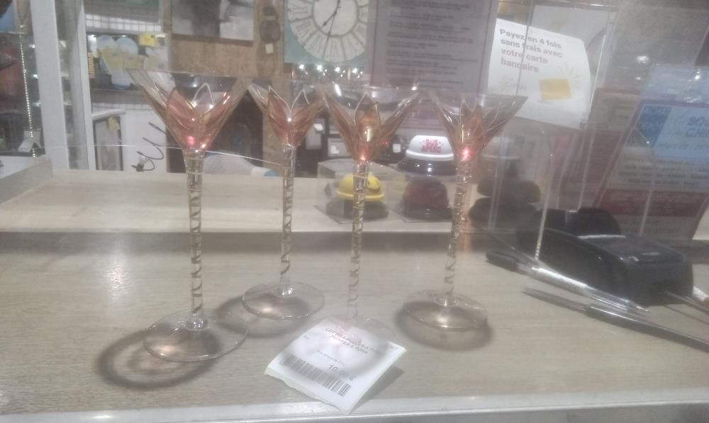 LOT DE 4 FLUTES A PIED PEINTES 2 TONS