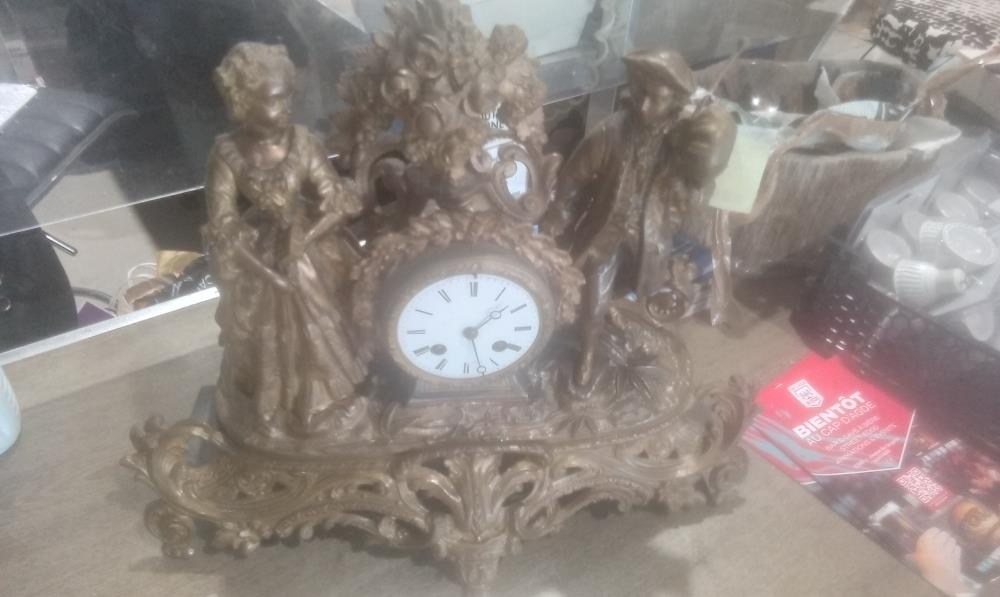 PENDULE SCENE GALANTE EN REGULE EN L'ETAT