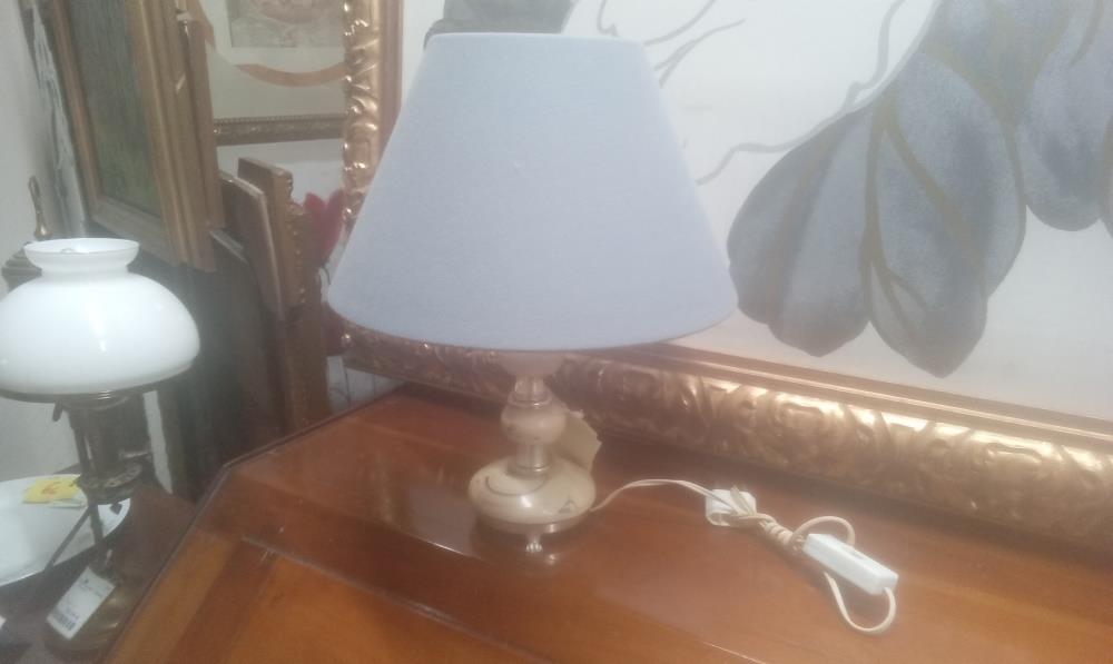 LAMPE DE CHEVET PIED  RESINE IMITATION ONYX+ABATJOUR GRIS