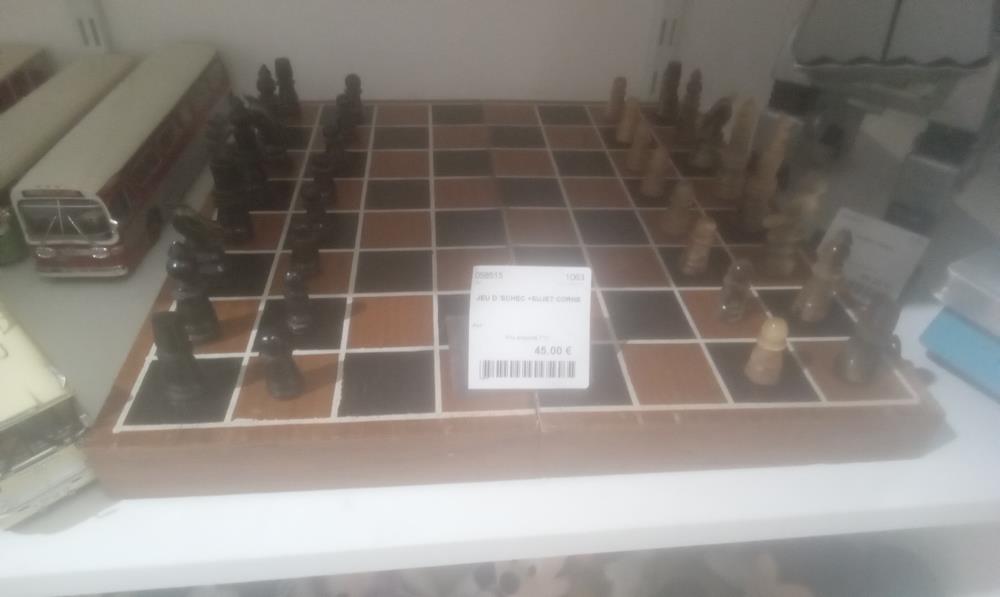 JEU D 'ECHEC +SUJET CORNE