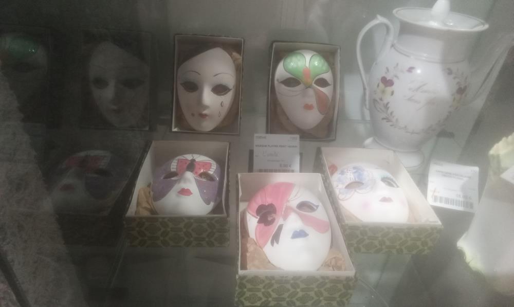 MASQUE PLATRE PEINT +ECRIN