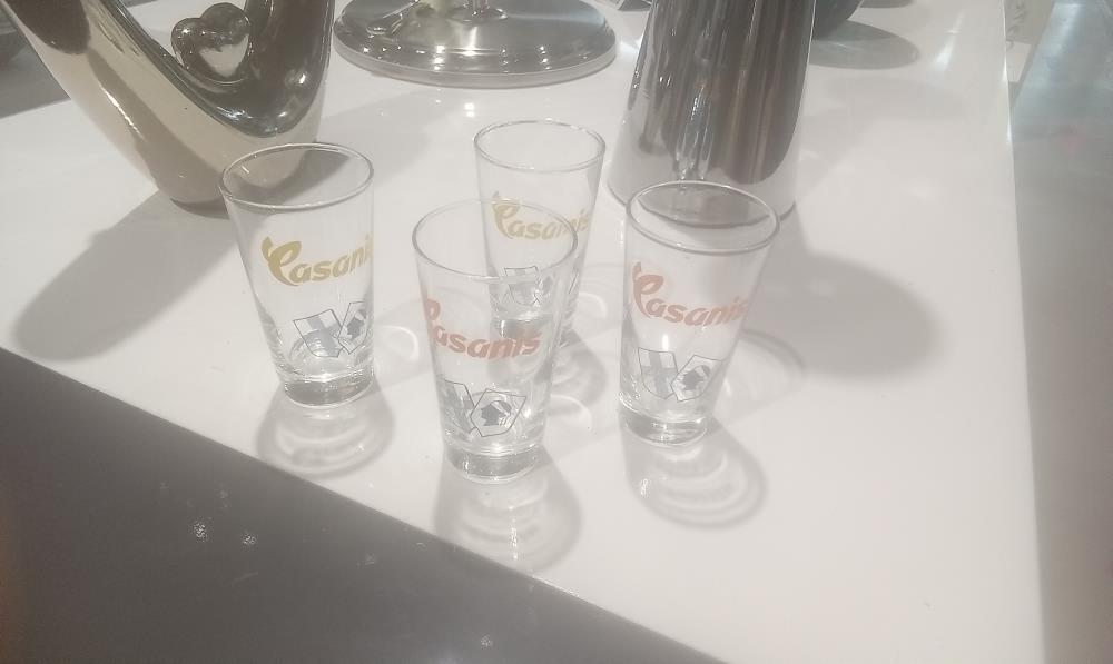 LOT DE 4 VERRES SHOOT A CASANIS