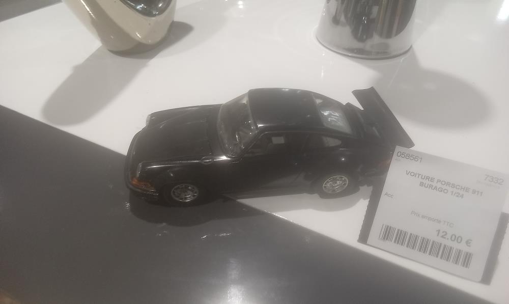 VOITURE PORSCHE 911 BURAGO 1/24